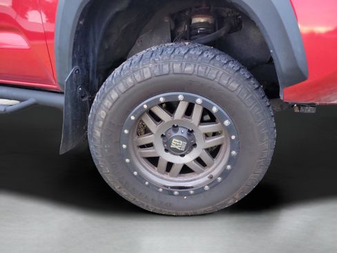 Used 2017 Toyota Tacoma TRD Off-Road image 27