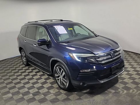 Used 2017 Honda Pilot Touring image 2