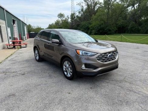 Used 2019 Ford Edge Titanium w/ Cold Weather Package AWD/4WD image 3