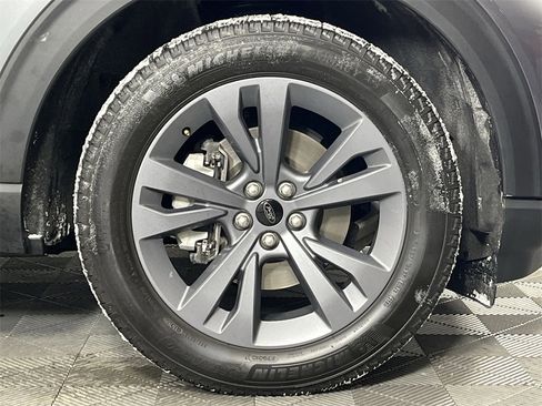 Used 2023 Ford Explorer XLT w/ Equipment Group 202A image 10