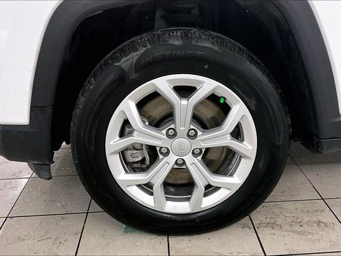 Used 2024 Jeep Compass Latitude image 34