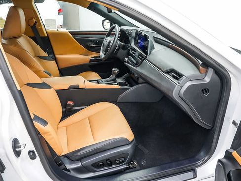 Used 2025 Lexus ES 300h w/ Premium Package FWD image 17