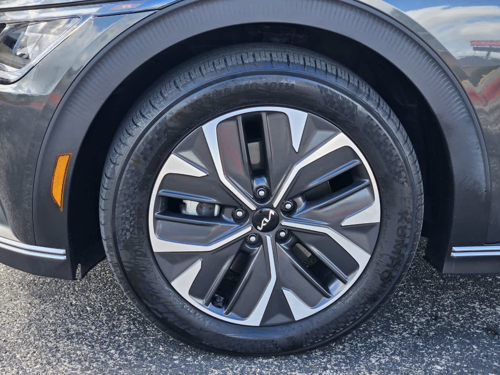 Certified 2024 Kia EV6 Light RWD image 9