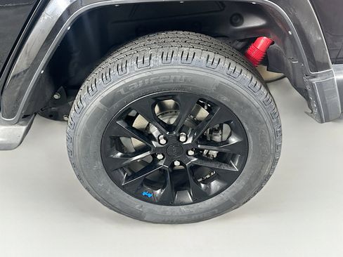 Used 2022 Jeep Wrangler Sahara w/ Cold Weather Group image 11