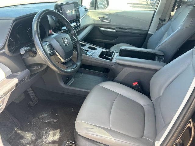 Used 2024 Toyota Sienna XLE FWD image 33