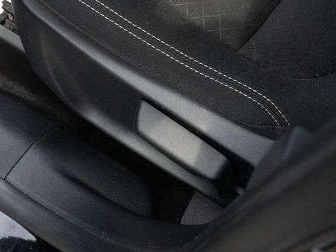 Used 2025 Ford Escape Active AWD/4WD image 16