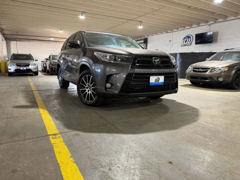 Used 2018 Toyota Highlander SE w/ Protection Package #3 AWD/4WD image 6