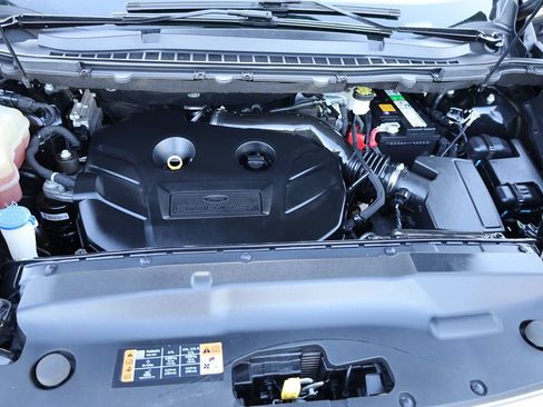 Used 2018 Ford Edge SEL FWD image 36