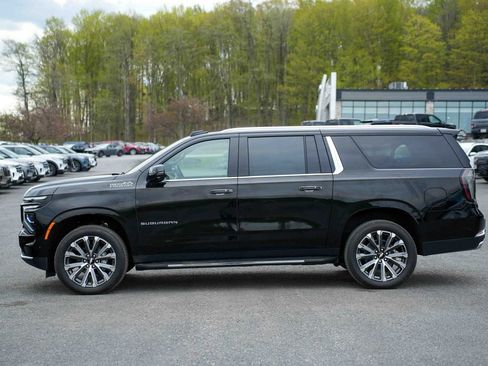 Used 2026 Chevrolet Suburban High Country w/ Sun And Tow Package AWD/4WD image 8
