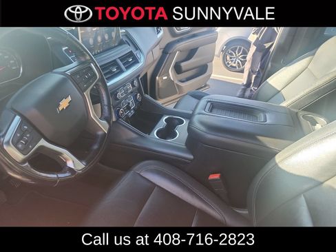Used 2021 Chevrolet Suburban LT RWD image 5