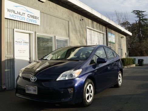 Used 2013 Toyota Prius Three image 3