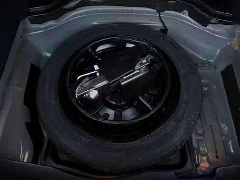 Used 2011 Mercedes-Benz E 550 Coupe image 32