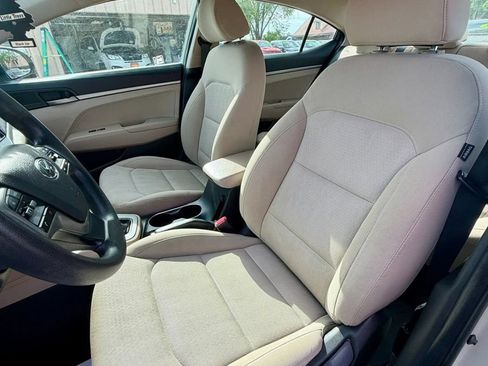 Used 2017 Hyundai Elantra SE FWD image 26
