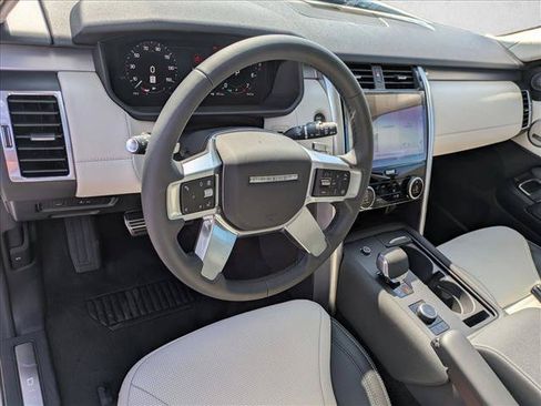 New 2025 Land Rover Discovery Dynamic SE AWD/4WD image 3