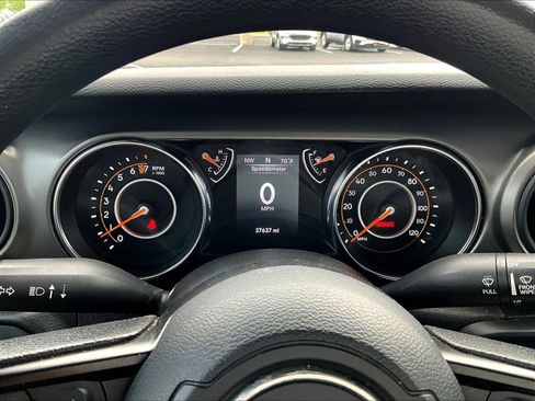 Used 2022 Jeep Gladiator Sport AWD/4WD image 13