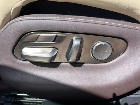 Used 2019 Lexus LS 500 RWD image 37