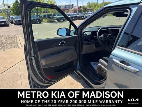 Used 2025 Kia Carnival SX FWD image 7