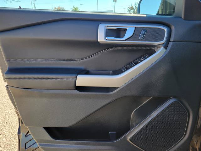 Used 2022 Ford Explorer XLT AWD/4WD image 17