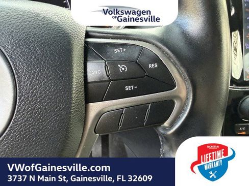 Used 2020 Jeep Grand Cherokee Laredo w/ Laredo X Package image 24