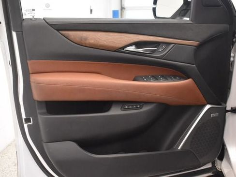 Used 2017 Cadillac Escalade ESV Premium Luxury AWD/4WD image 20
