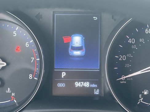 Used 2022 Toyota C-HR XLE FWD image 29