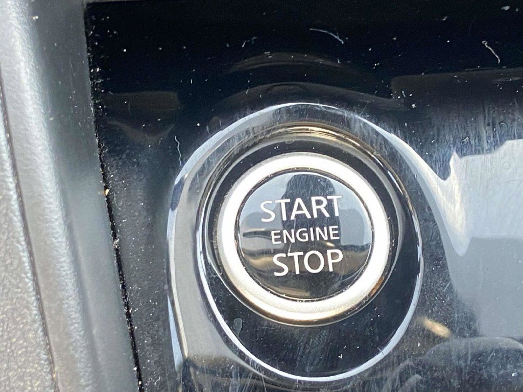 Used 2025 Nissan Versa SV FWD image 25