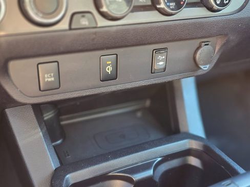 Used 2017 Toyota Tacoma TRD Sport image 32