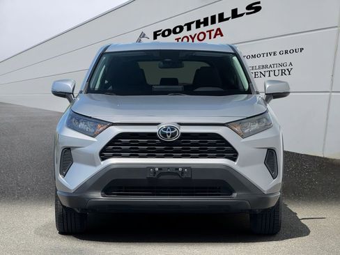 Certified 2022 Toyota RAV4 LE AWD/4WD image 2