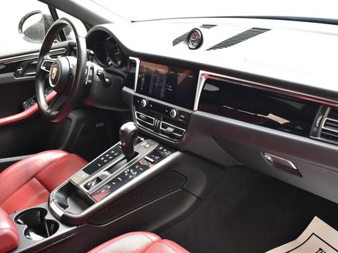 Used 2023 Porsche Macan AWD/4WD image 19