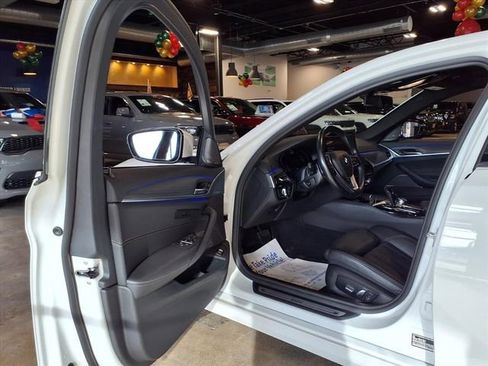 Used 2022 BMW 530i xDrive w/ Premium Package image 13
