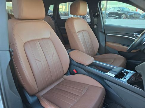 Used 2024 Audi Q8 e-tron Premium Plus image 12