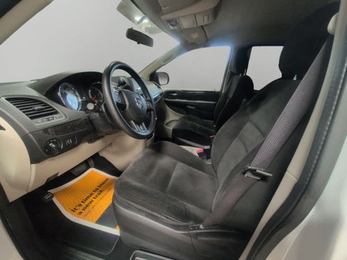 Used 2016 Dodge Grand Caravan SE w/ Quick Order Package 29E SE FWD image 9