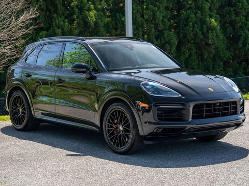 Certified 2023 Porsche Cayenne GTS AWD/4WD image 9