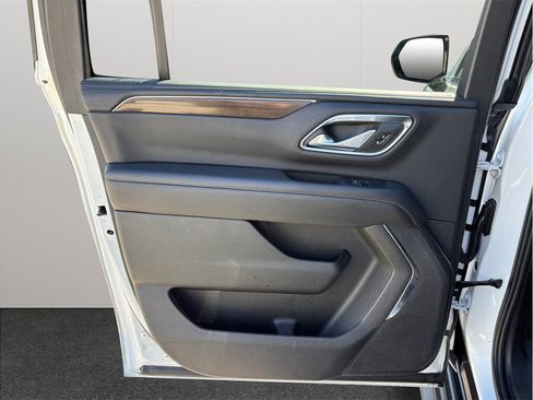 Used 2022 GMC Yukon XL SLE image 35