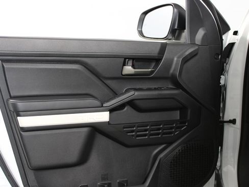 Used 2024 Toyota Tacoma TRD Off-Road image 7