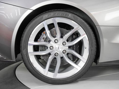 Used 2017 Aston Martin Vanquish Coupe image 26