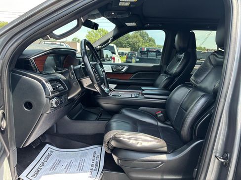 Used 2021 Lincoln Navigator Reserve w/ Luxury Package RWD image 10