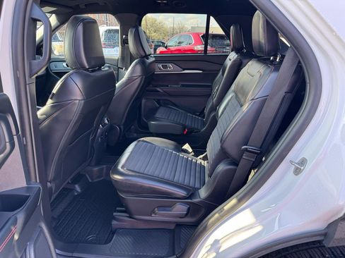 Used 2025 Ford Explorer ST-Line w/ Premium Package AWD/4WD image 9