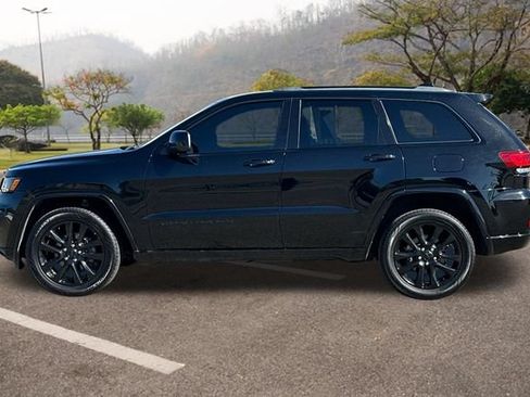 Used 2020 Jeep Grand Cherokee Altitude AWD/4WD image 7