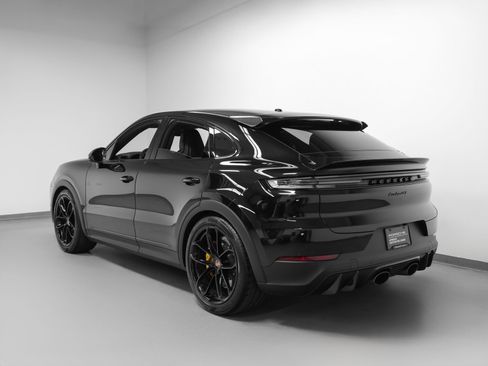 Certified 2026 Porsche Cayenne Turbo GT AWD/4WD image 3