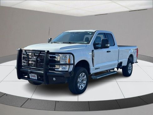 Used 2023 Ford F350 XLT image 8