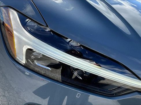 Used 2024 Volvo XC60 B5 Core image 31