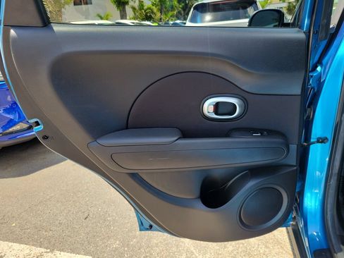 Used 2017 Kia Soul + w/ Designer's Package FWD image 9