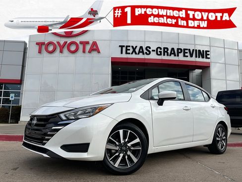 Used 2025 Nissan Versa SV image 1