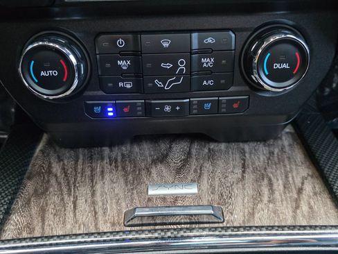 Used 2017 Ford F250 Lariat w/ Lariat Ultimate Package AWD/4WD image 17
