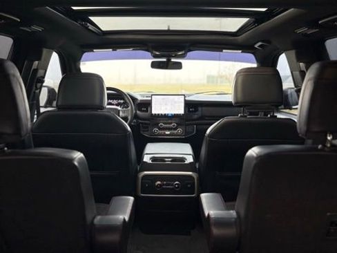 Used 2022 Ford Expedition Limited image 16