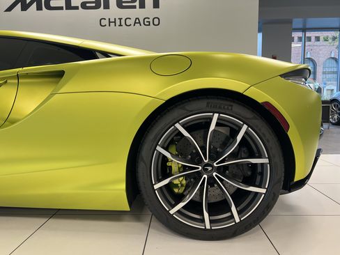 Used 2023 McLaren Artura image 13