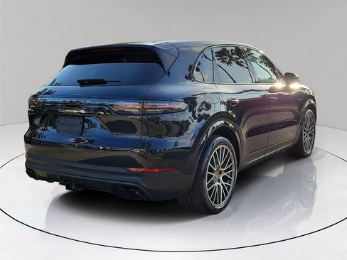 Used 2023 Porsche Cayenne Platinum Edition AWD/4WD image 6