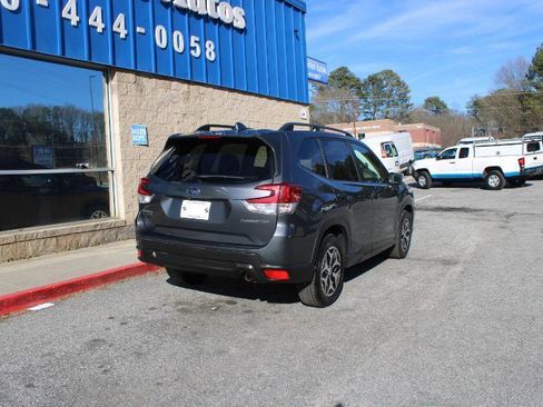 Used 2020 Subaru Forester Premium image 3