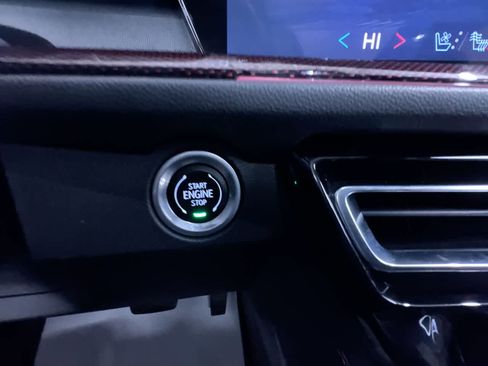 Used 2024 Chevrolet Traverse RS image 17